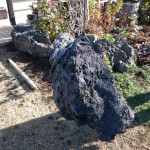 桐生市梅田にて、お庭に浅間石の取り付けです。
