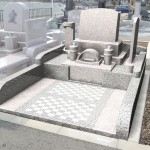 高崎市の八幡霊園61区画にて、お施主様が文字彫刻をできる体験型のお墓が完成しました。