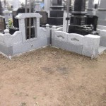 高崎市の金剛寺様にて、桔梗の花柄を彫刻した耐震洋型墓石が完成しました。