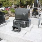 群馬県高崎市中泉町の医光寺様にて、ベンチ付き洋型墓石が完成しましたのでご紹介いたします。